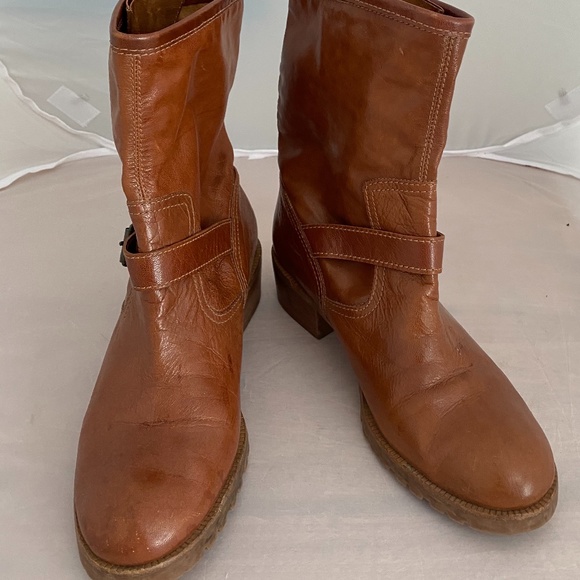 Michael Kors leather boots with rubber soles - Picture 1 of 6